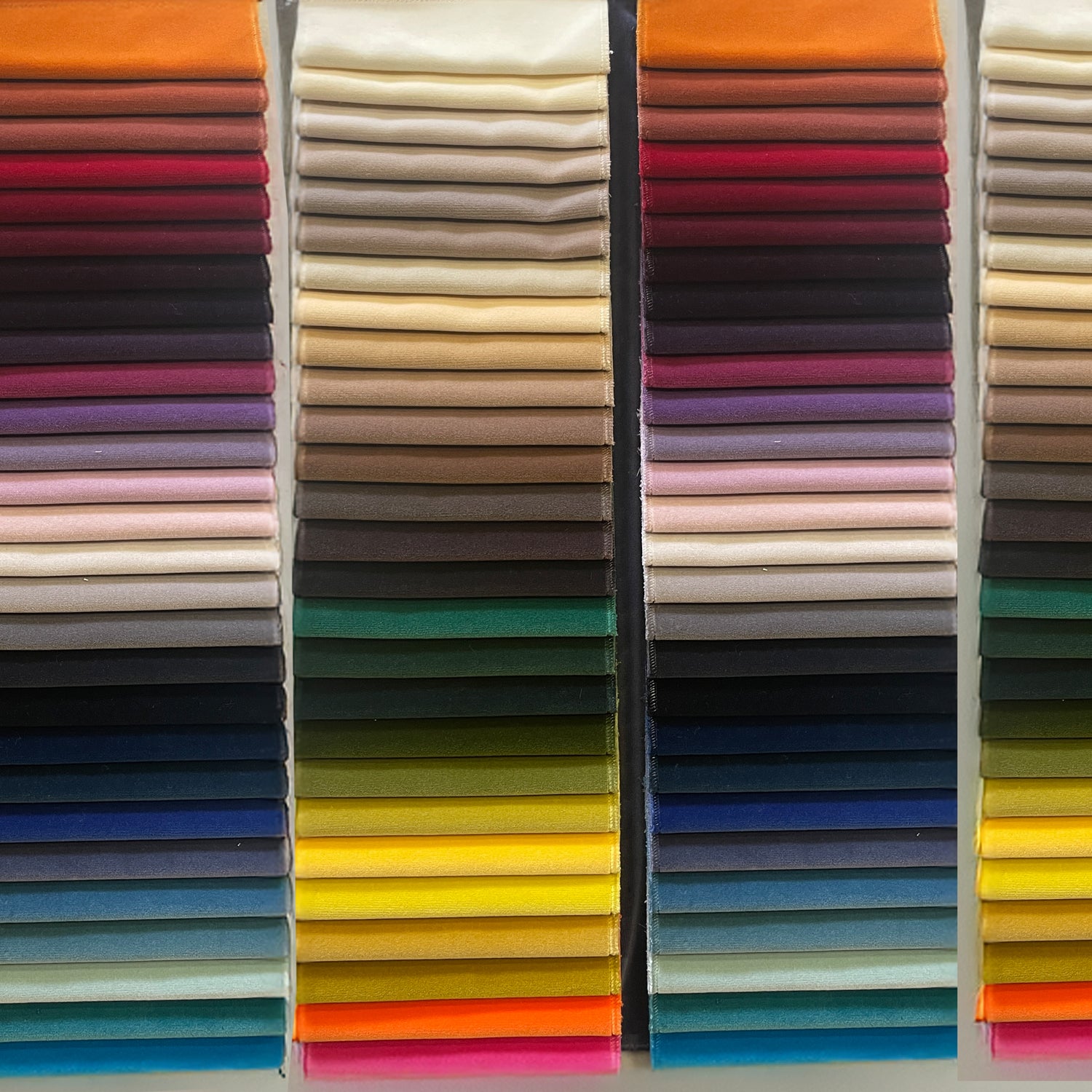Velvet 32 Capri