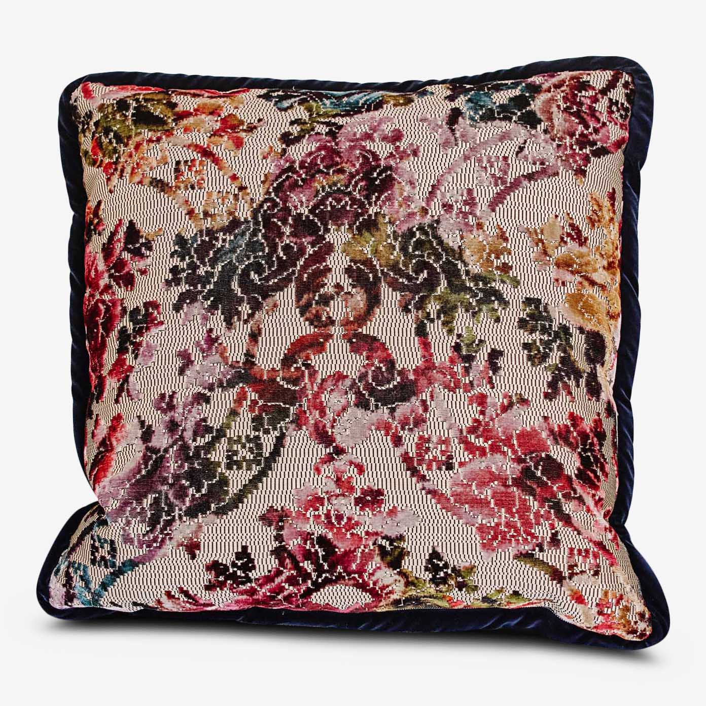 Luxurious Flowered Velvety Jacquard Detail