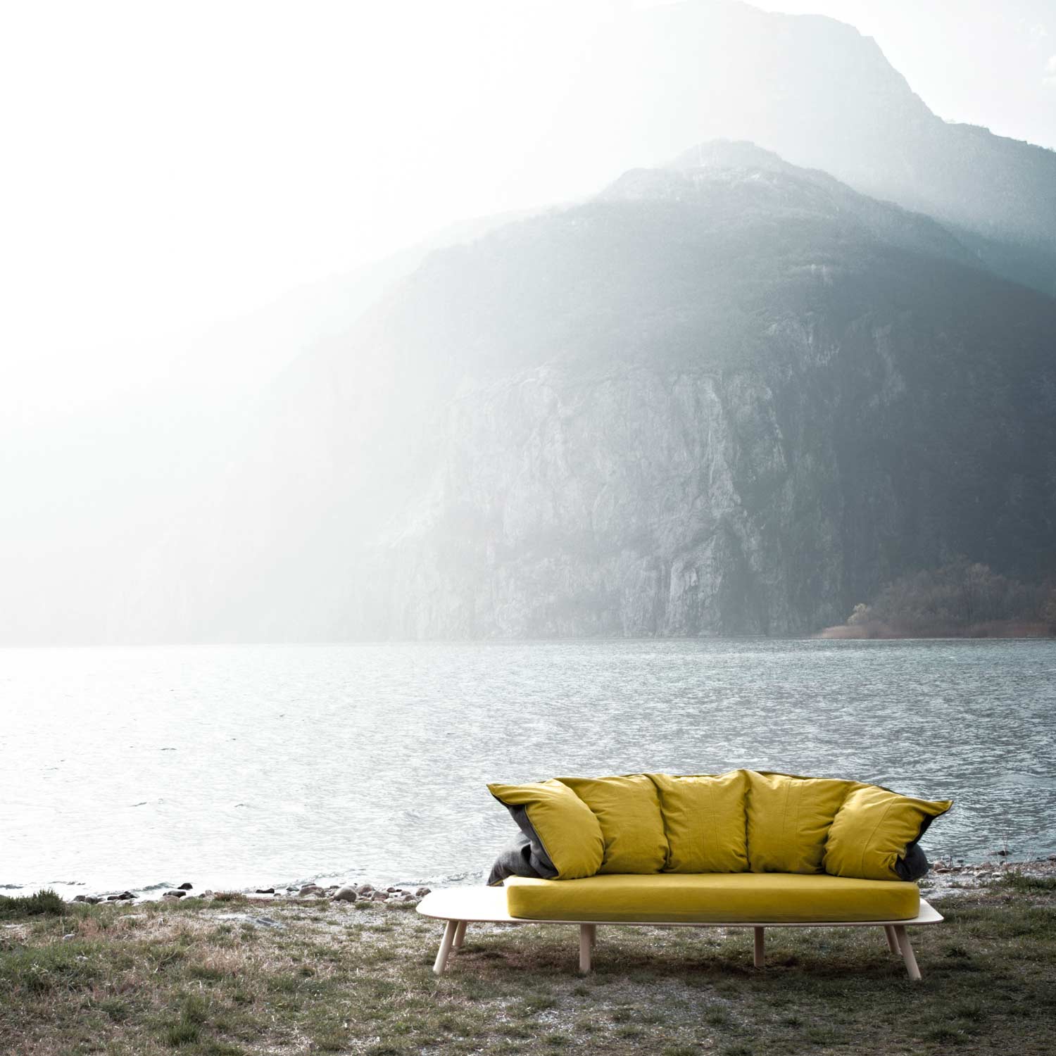 Disfatto Sofa: Playful Sophistication. Lake Como szenery.